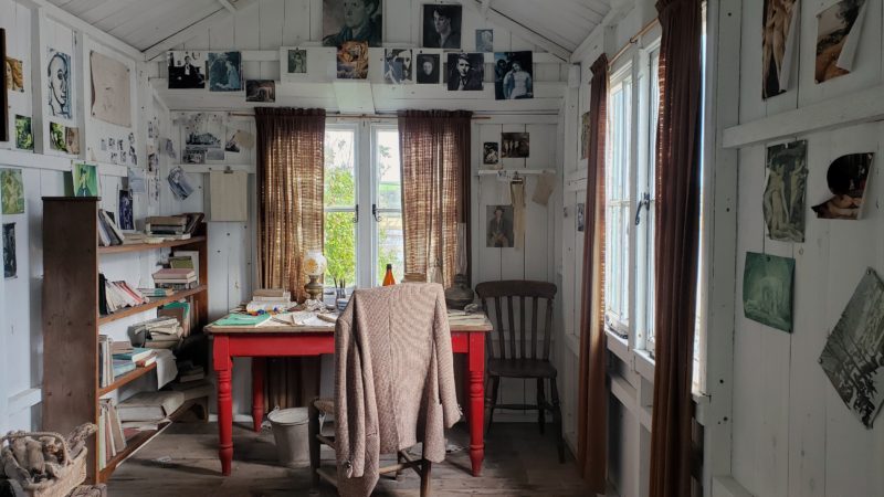 Visiting Dylan Thomas's Laugharne (& other POI in Wales) - Voyage Scribe