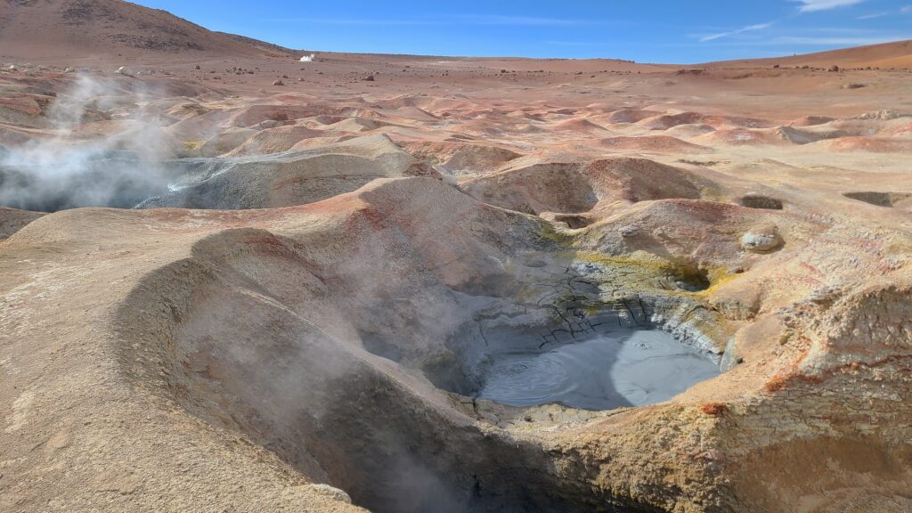 Geyers and geo thermal landscape in Bolivia on 3 day Uyuni tour